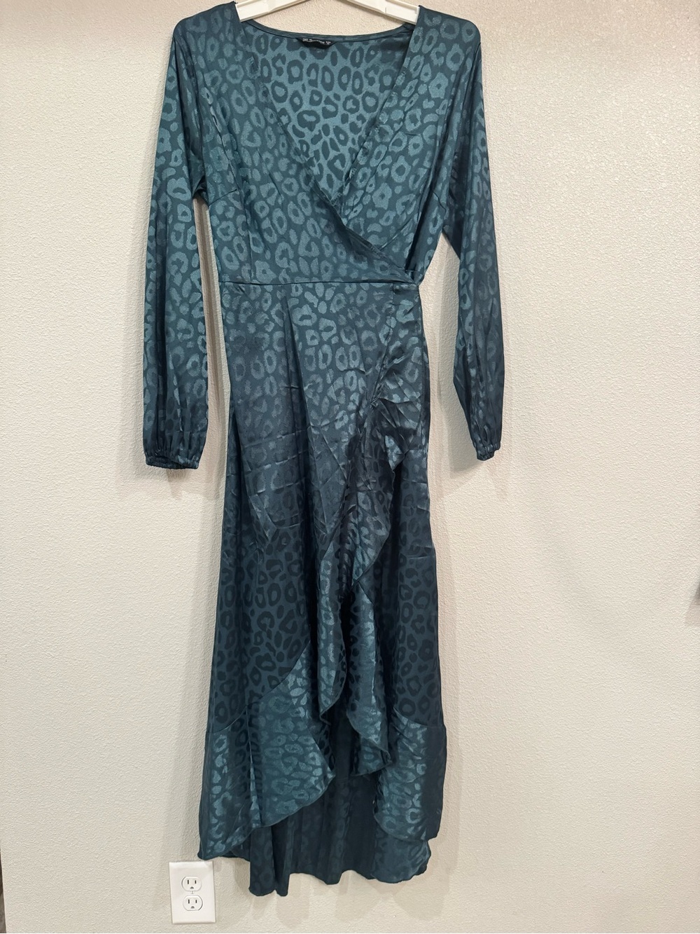 Simple Teal Leopard-Print Wrap Maxi Dress - Long Sleeve
